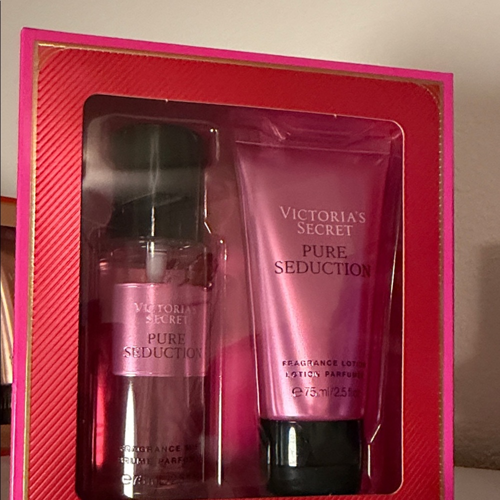 Victoria's Secret Set in Pink - Picture 4 of 4